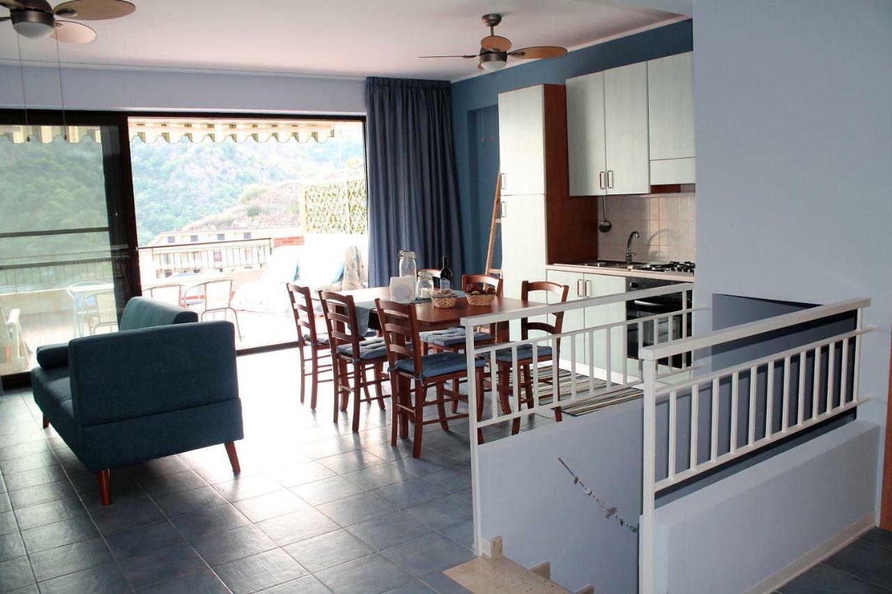 Light Blue House Apartment Letojanni Exterior photo
